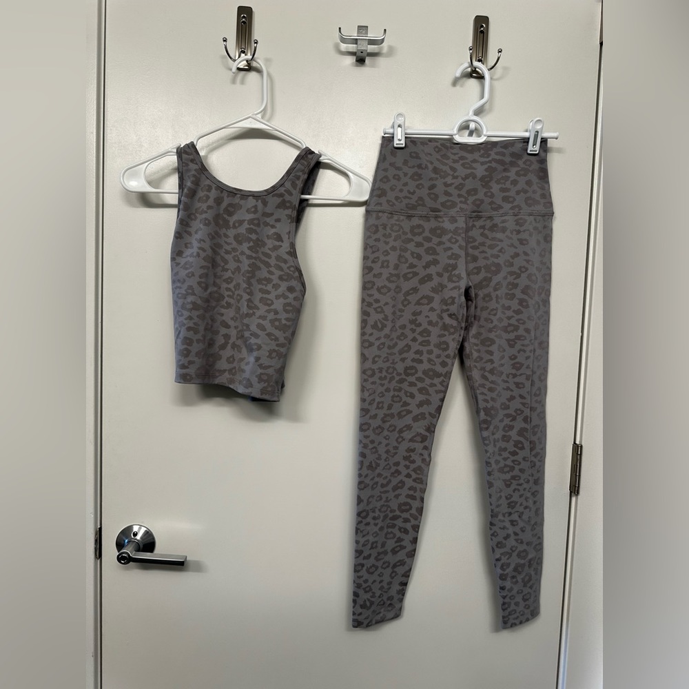 Beyond Yoga Grey Leopard Print Set Longline Bra Leggings Small